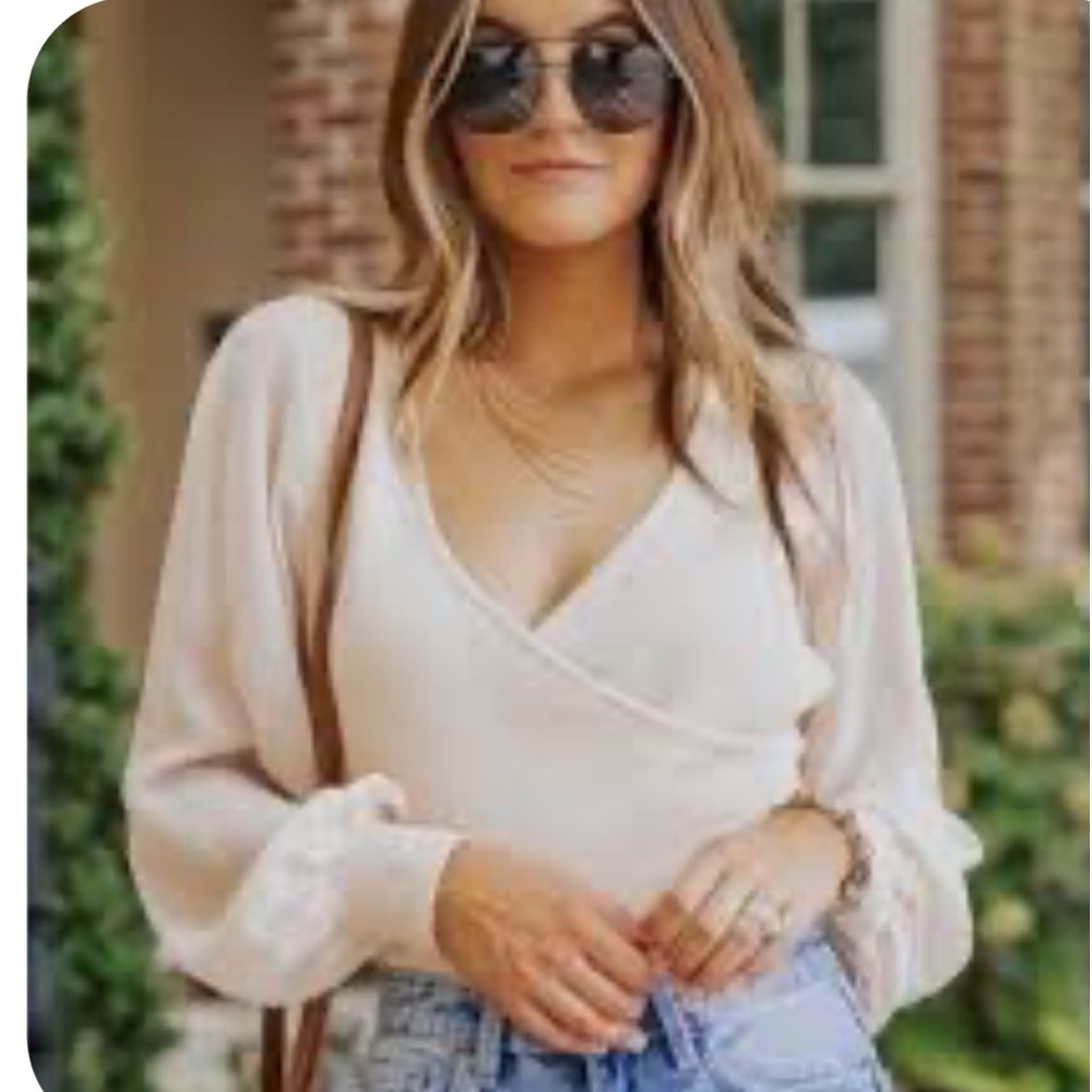 Magnolia Boutique sheer sleeves puffy shoulders Sweater